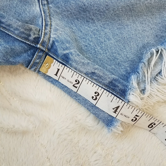 AGOLDE Parker Vintage Cut Off Denim Shorts In Swapmeet - Picture 8 of 11